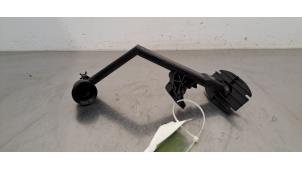 Gebruikte Ruitensproeier tank dop Mercedes C Estate (S205) C-300de 2.0 Turbo 16V Prijs € 18,15 Inclusief btw aangeboden door Autohandel Didier