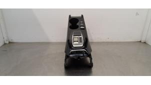 Gebruikte Middenconsoles Peugeot 2008 (UD/UK/UR/US/UX) e-2008 50 kWh Prijs € 133,10 Inclusief btw aangeboden door Autohandel Didier