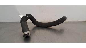 Gebruikte Intercooler Slang Opel Astra L (F3/FB/FM/FP) 1.6 GSe Plug-in Hybrid Turbo 16V Prijs € 42,35 Inclusief btw aangeboden door Autohandel Didier