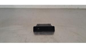 Gebruikte Schakelaar achterklep Mazda CX-60 (KH) 3.3 e-SkyActiv-D MHEV Prijs € 18,15 Inclusief btw aangeboden door Autohandel Didier