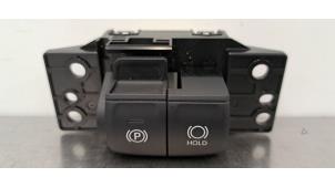 Gebruikte Schakelaar handrem Toyota Corolla Cross 2.0 VVT-i 16V Hybrid 200 Prijs € 36,30 Inclusief btw aangeboden door Autohandel Didier