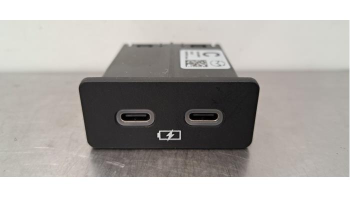 Connexion USB Mazda CX-60