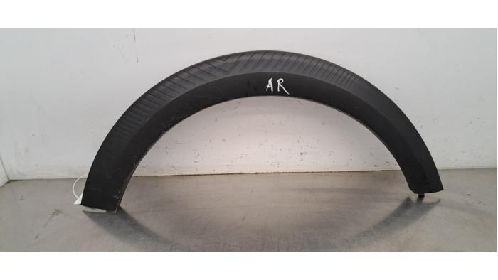 Wielrand achter Citroen E-C3