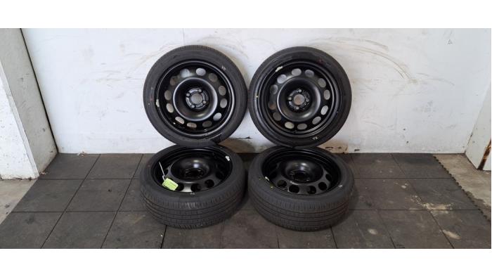 Kit jantes + pneumatiques Citroen E-C3