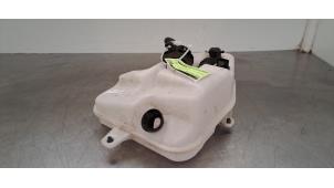 Gebruikte Ruitensproeiertank voor Porsche Taycan Sport Turismo (Y1C) 79 kWh Prijs € 54,45 Inclusief btw aangeboden door Autohandel Didier