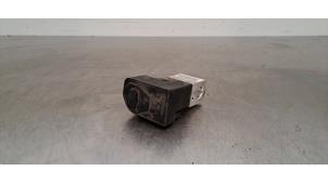 Gebruikte Kleppenblok hydraulisch Porsche Taycan Sport Turismo (Y1C) 79 kWh Prijs € 133,10 Inclusief btw aangeboden door Autohandel Didier