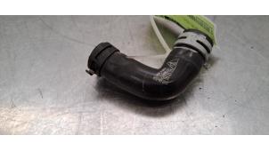 Gebruikte Koelwaterslang Porsche Taycan Sport Turismo (Y1C) 79 kWh Prijs € 36,30 Inclusief btw aangeboden door Autohandel Didier