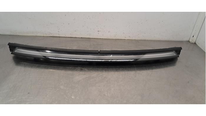 Lampa Mercedes EQC