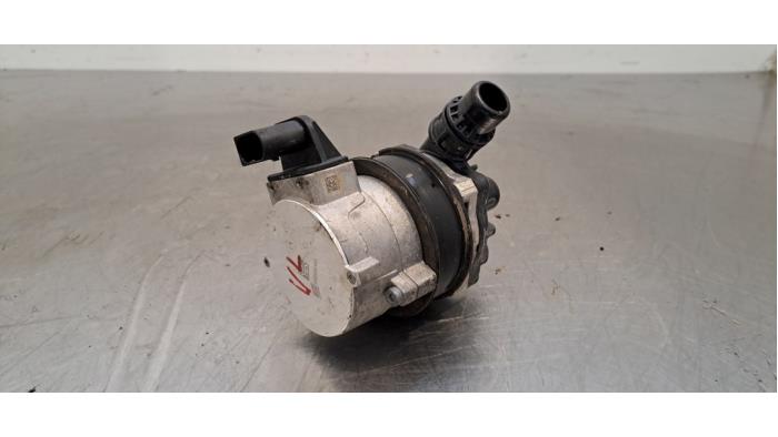 Extra waterpomp Mercedes EQC