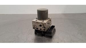 Gebruikte ABS Pomp Porsche Taycan Sport Turismo (Y1C) 79 kWh Prijs € 937,75 Inclusief btw aangeboden door Autohandel Didier