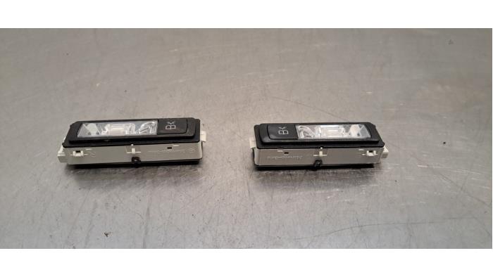 Lampa Mercedes EQC