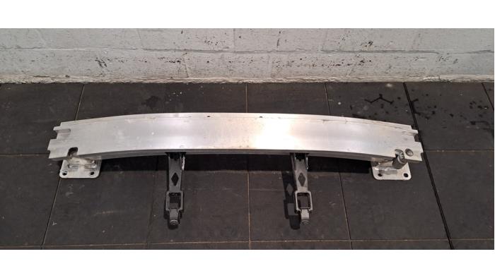 Bumperframe achter Porsche Taycan