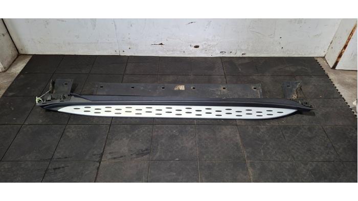 Seuil gauche Mercedes EQC