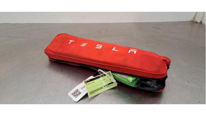 Kit premiers soins Tesla Model Y
