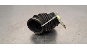 Gebruikte Aanzuigslang Lucht Ford Tourneo Connect/Grand Tourneo Connect 1.5 TDCi Prijs € 30,25 Inclusief btw aangeboden door Autohandel Didier