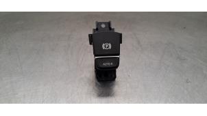 Gebruikte Handrem schakelaar BMW X3 (G01) xDrive 20d 2.0 TwinPower Turbo 16V Prijs € 36,30 Inclusief btw aangeboden door Autohandel Didier