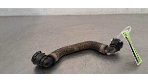 Gebruikte Koelwaterslang Mercedes EQC (N293) 400 4-Matic Prijs € 24,20 Inclusief btw aangeboden door Autohandel Didier