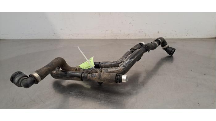 Tuyau radiateur Mercedes EQA Tuyau radiateur Mercedes EQA