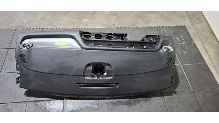Dashboard Mercedes EQA