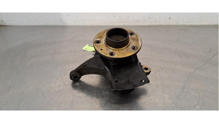 Fusee rechts-voor Renault Trafic
