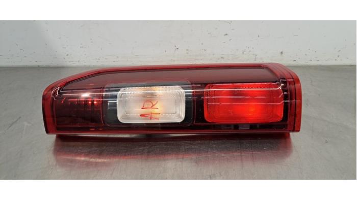 Feu arrière droit Renault Trafic