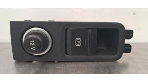 Gebruikte Handrem schakelaar Audi A3 Sportback (8YA) 2.0 30 TDI 16V Prijs € 36,30 Inclusief btw aangeboden door Autohandel Didier