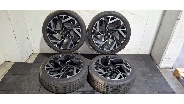 Felgen Set + Reifen Renault Arkana