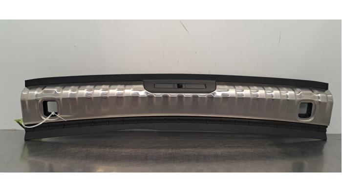 Couverture capteur serrure arrière Peugeot 508