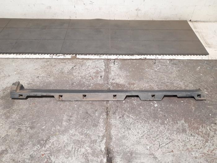 Zijskirt links Landrover Discovery