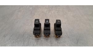 Gebruikte Elektrisch Raam Schakelaar DFSK Fengon 500 Prijs € 60,50 Inclusief btw aangeboden door Autohandel Didier