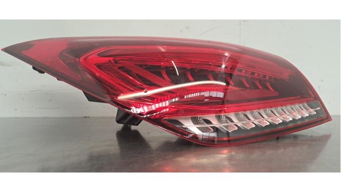 Luz trasera izquierda Mercedes CLA
