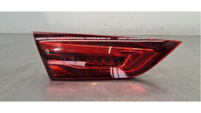 Luz trasera izquierda Mercedes CLA