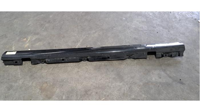 Marche-pied (list de couverture) gauche Mercedes A-Klasse Marche-pied (list de couverture) gauche Mercedes A-Klasse