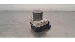 Gebruikte ABS Pomp Renault Megane IV Estate (RFBK) 1.6 E-Tech 160 Prijs € 133,10 Inclusief btw aangeboden door Autohandel Didier