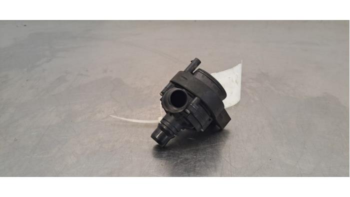 Extra waterpomp Peugeot 208