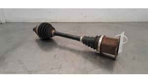 Gebruikte Aandrijfas links-voor Audi A3 Sportback (8YA) 1.0 30 TFSI 12V Mild hybrid Prijs € 266,20 Inclusief btw aangeboden door Autohandel Didier