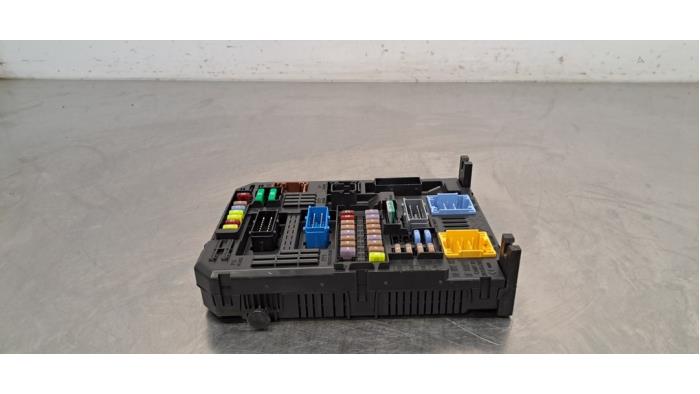 Caja de fusibles Peugeot 208