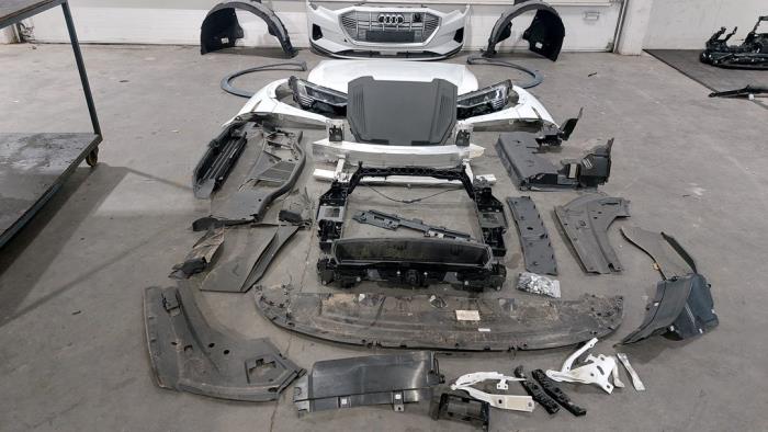Voorkop compleet Audi E-Tron