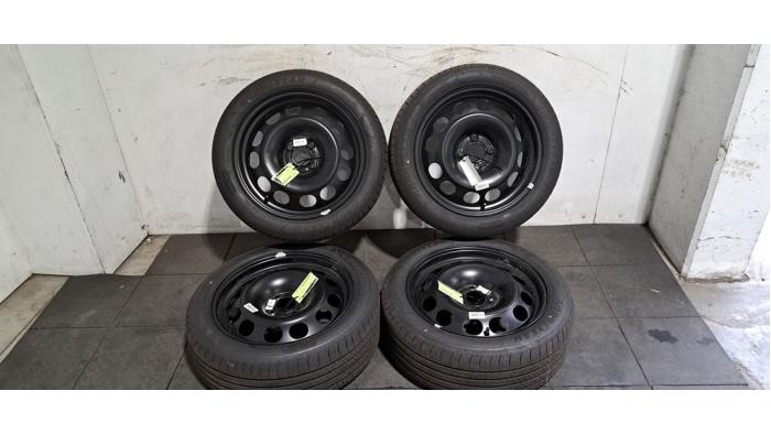 Kit jantes + pneumatiques Citroen E-C3