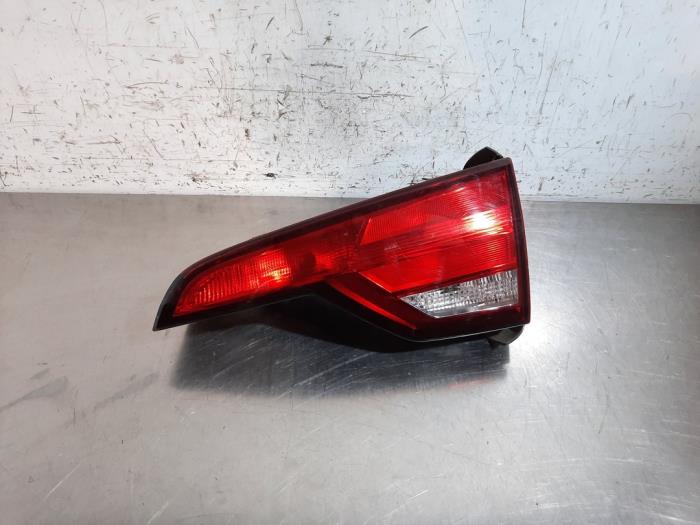 Oikea takavalo Audi A4