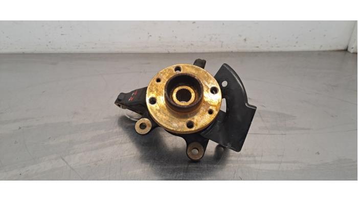 Fusee links-voor Nissan Micra