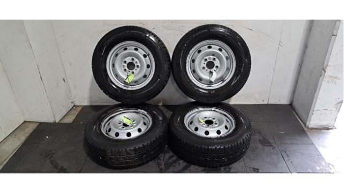 Velgen set + winterbanden Citroen Jumper