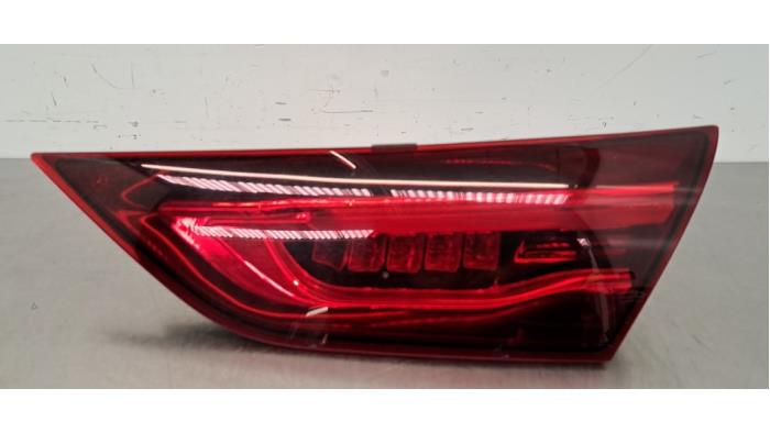 Oikea takavalo Mercedes CLA