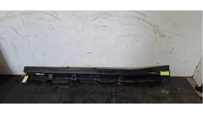 Marche-pied (list de couverture) gauche Citroen C3 Marche-pied (list de couverture) gauche Citroen C3