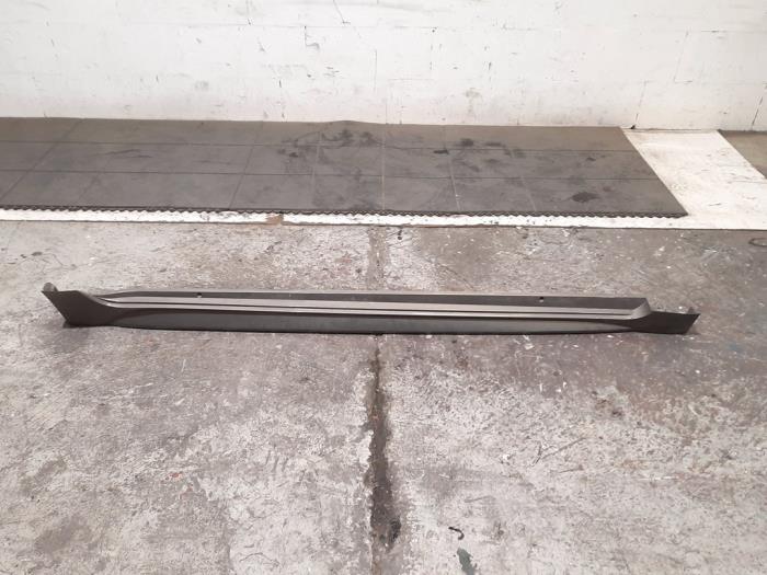 Zijskirt rechts Toyota Corolla