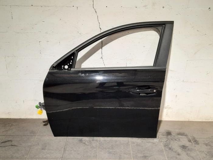 Portier 4Deurs links-voor Peugeot 208