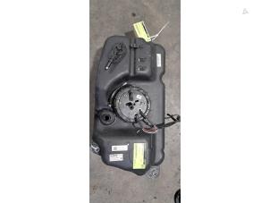 Gebruikte Adblue tank Mercedes G (463) G 350 d V6 24V Prijs € 2.299,00 Inclusief btw aangeboden door Autohandel Didier