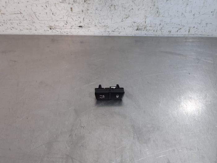 Schakelaar achterklep Maserati Quattroporte