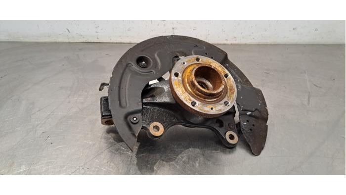 Fusee links-voor Peugeot 3008