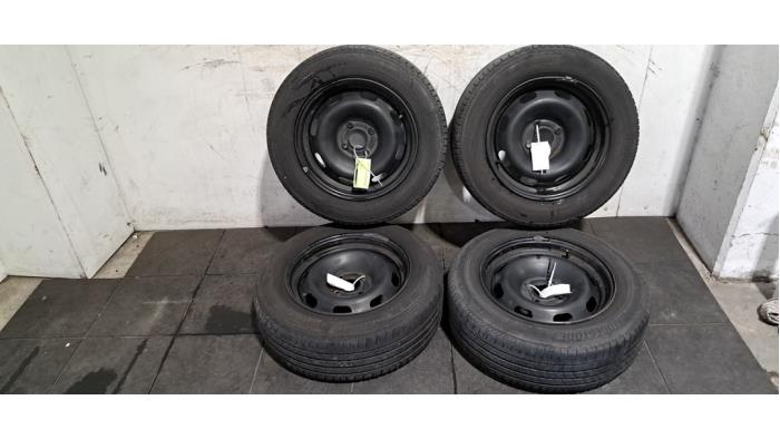 Felgen Set + Reifen Citroen C3